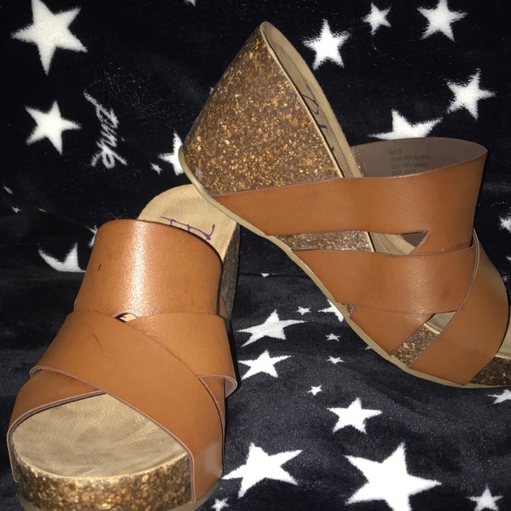 Blowfish tan wedge sandals